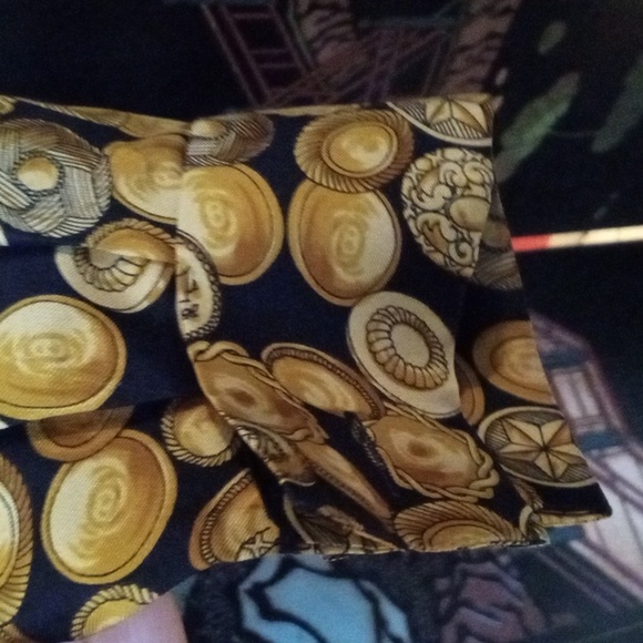 Classic Silk Maximalist Blouse - Picture 4 of 9